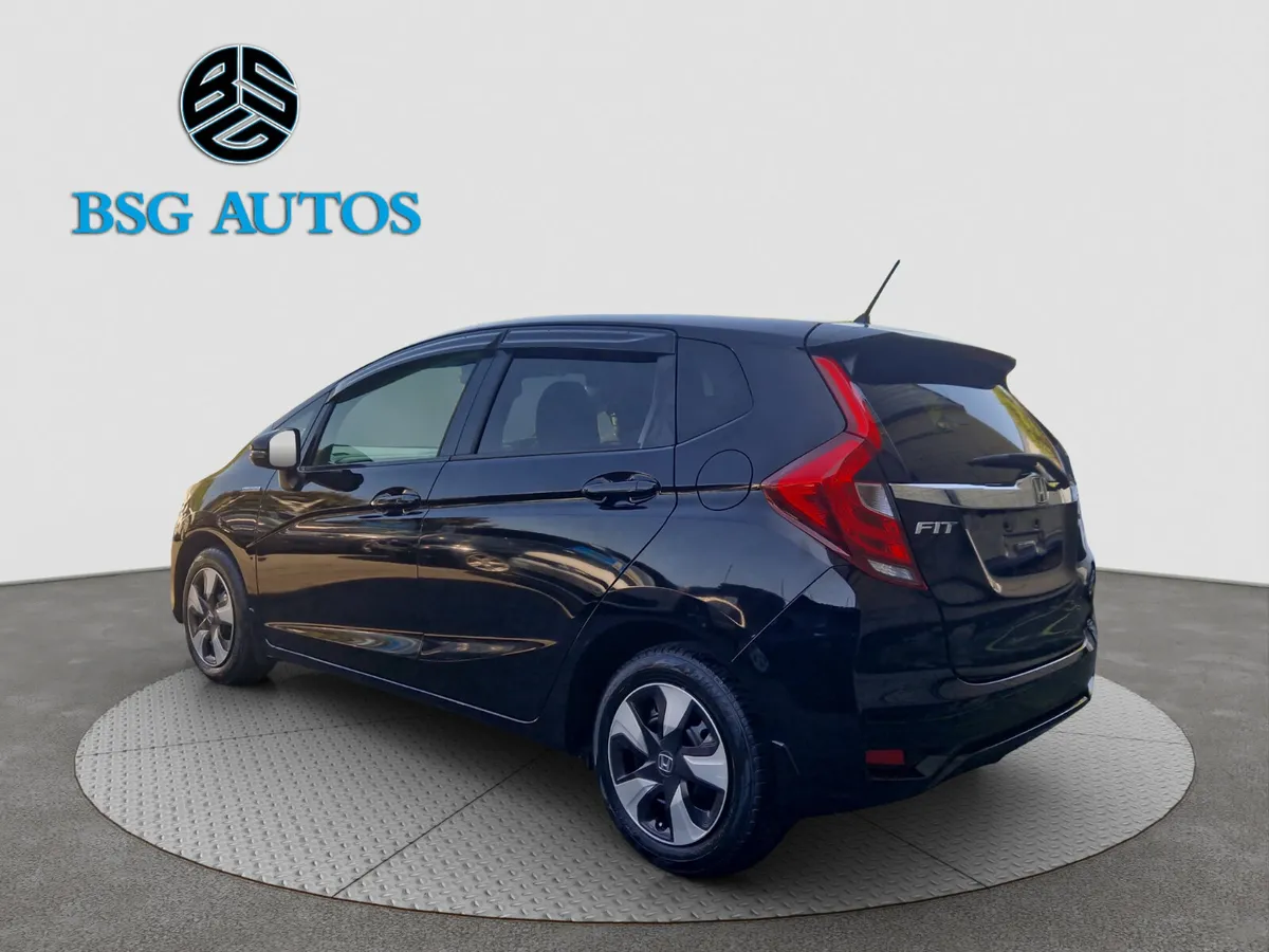 2018 HONDA FIT  1.5 HYBRID AUTOMATIC * 37K MILES* - Image 4