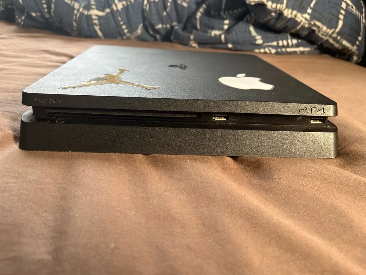 Ps4 with accessories - Image 2