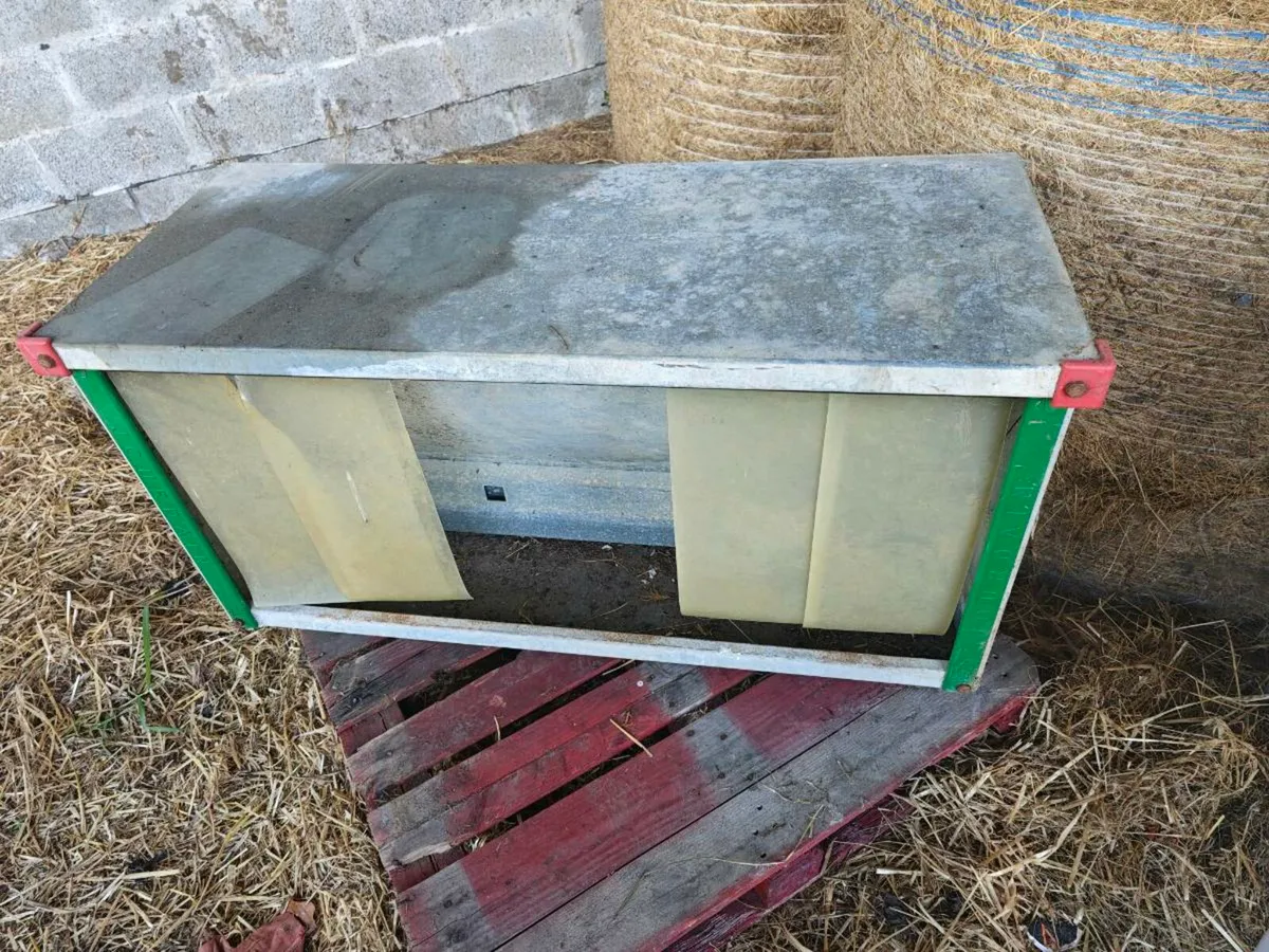 Jourdain creep feeder - Image 1