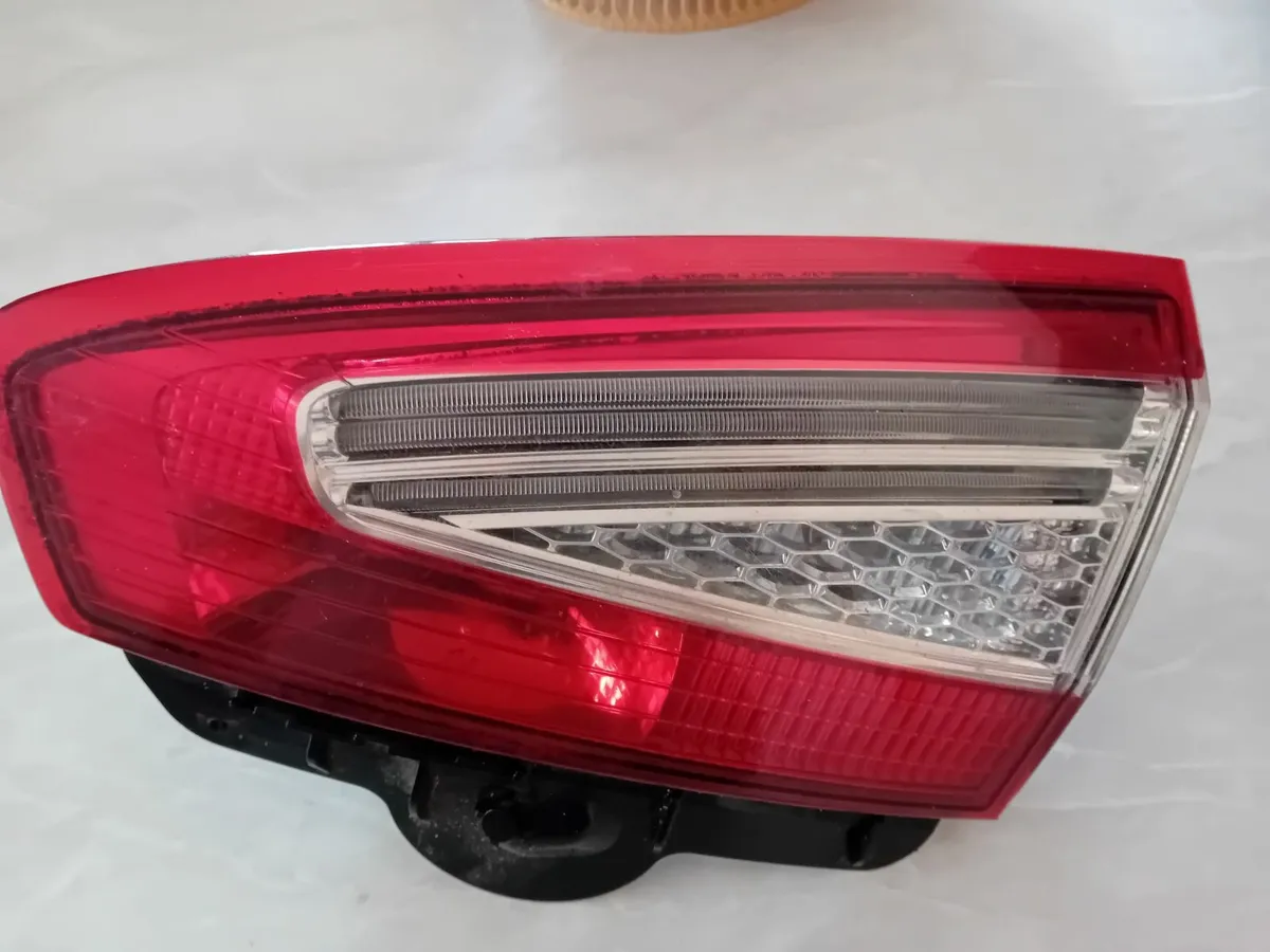Tailgate light Mondeo Estate 2014 - Image 1