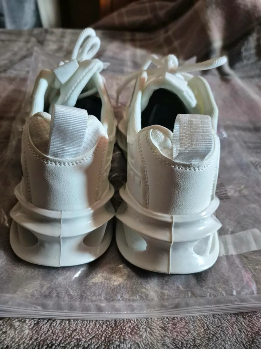 NEW TRAINERS - Image 4