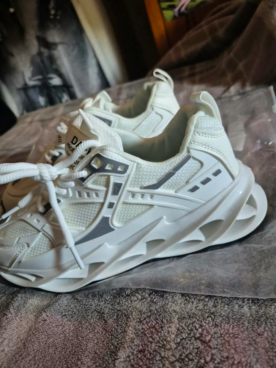 TRAINERS - Image 1