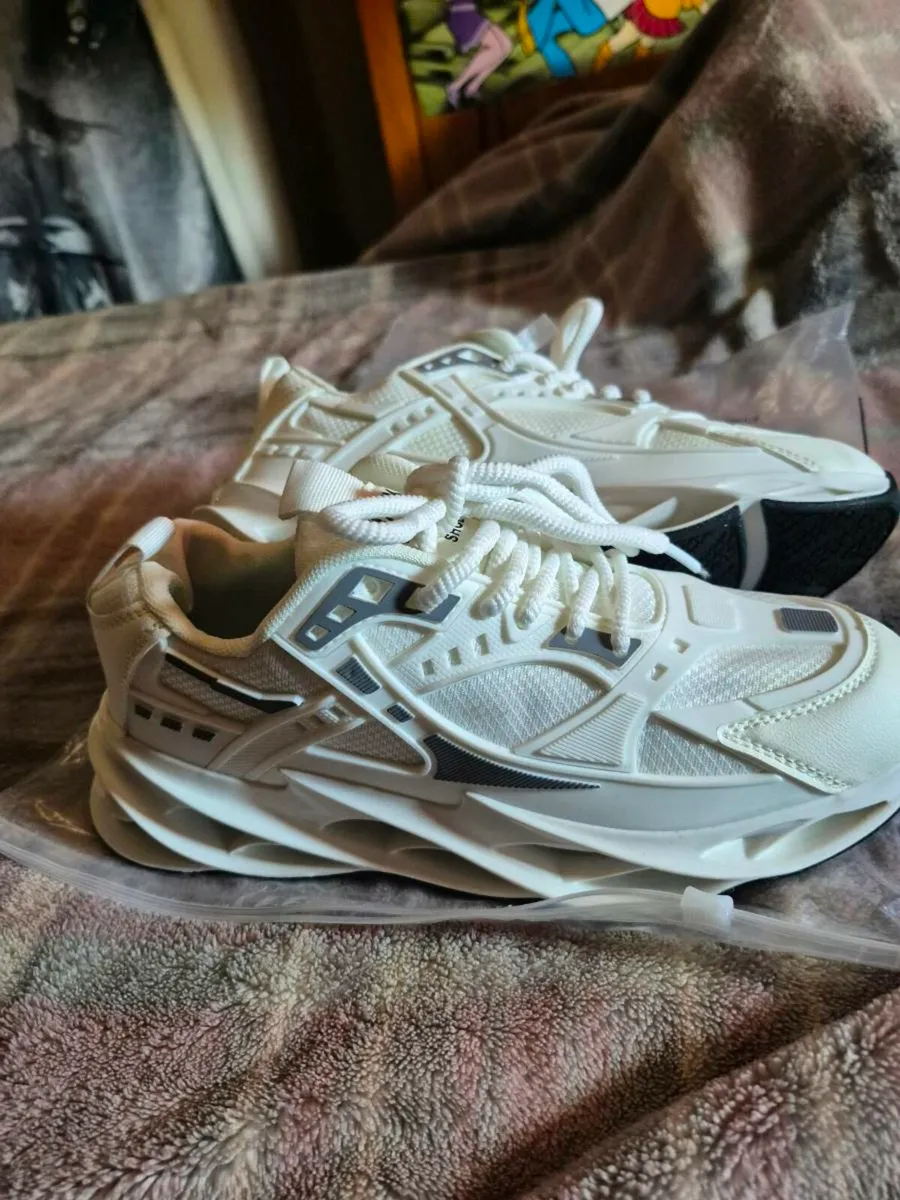 NEW TRAINERS - Image 2