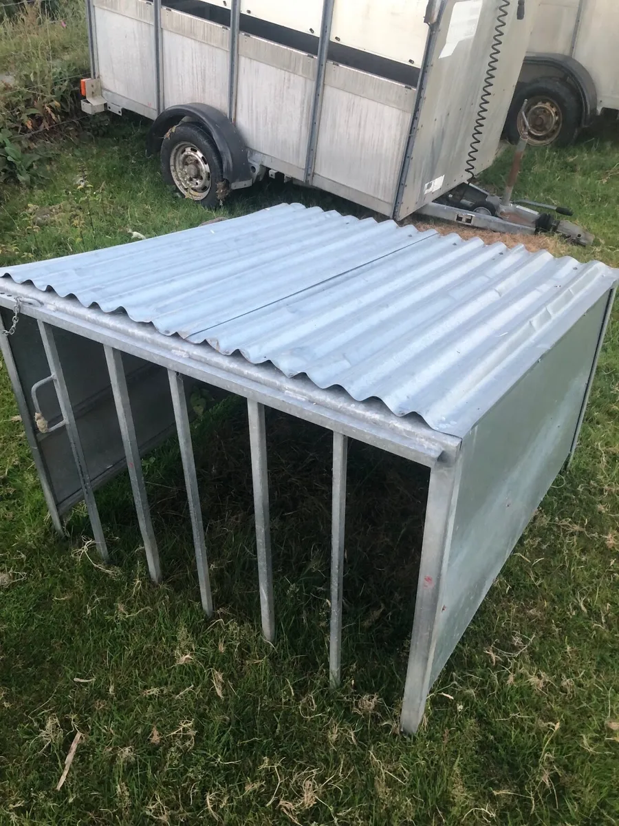 Lamb creep feeder - Image 1