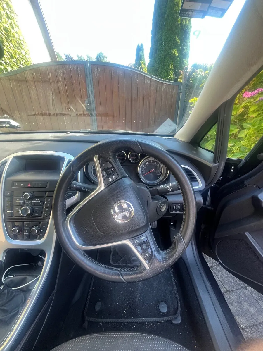 Vauxhall Astra 2015 - Image 2