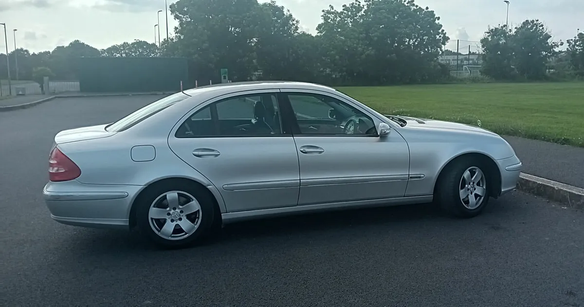 Mercedes-Benz E-Class 2006 - Image 2