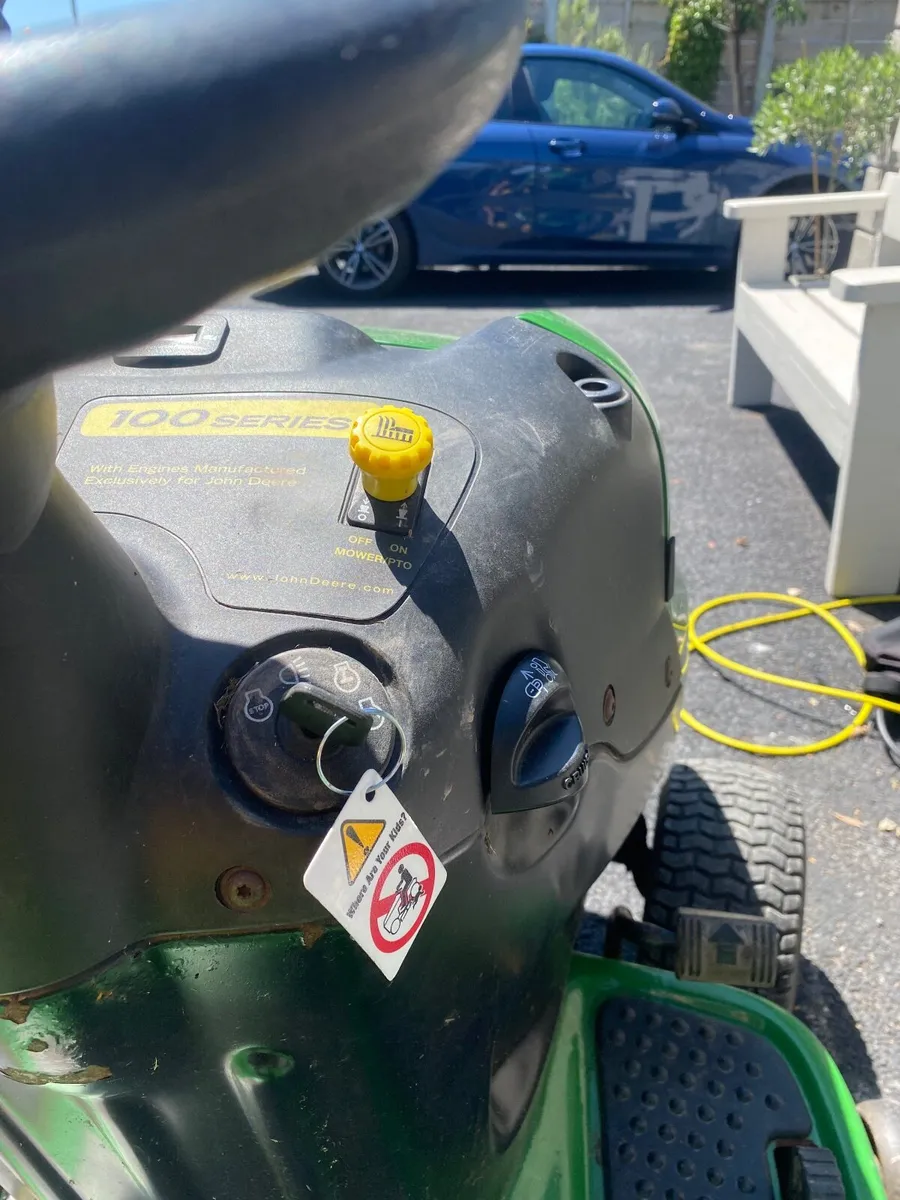 Ride on Lawnmower John Deere 48 inch cut - Image 3