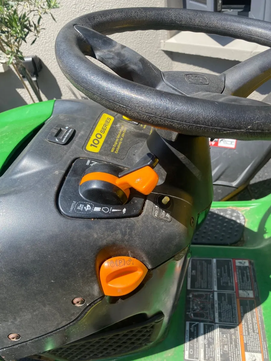 Ride on Lawnmower John Deere 48 inch cut - Image 4
