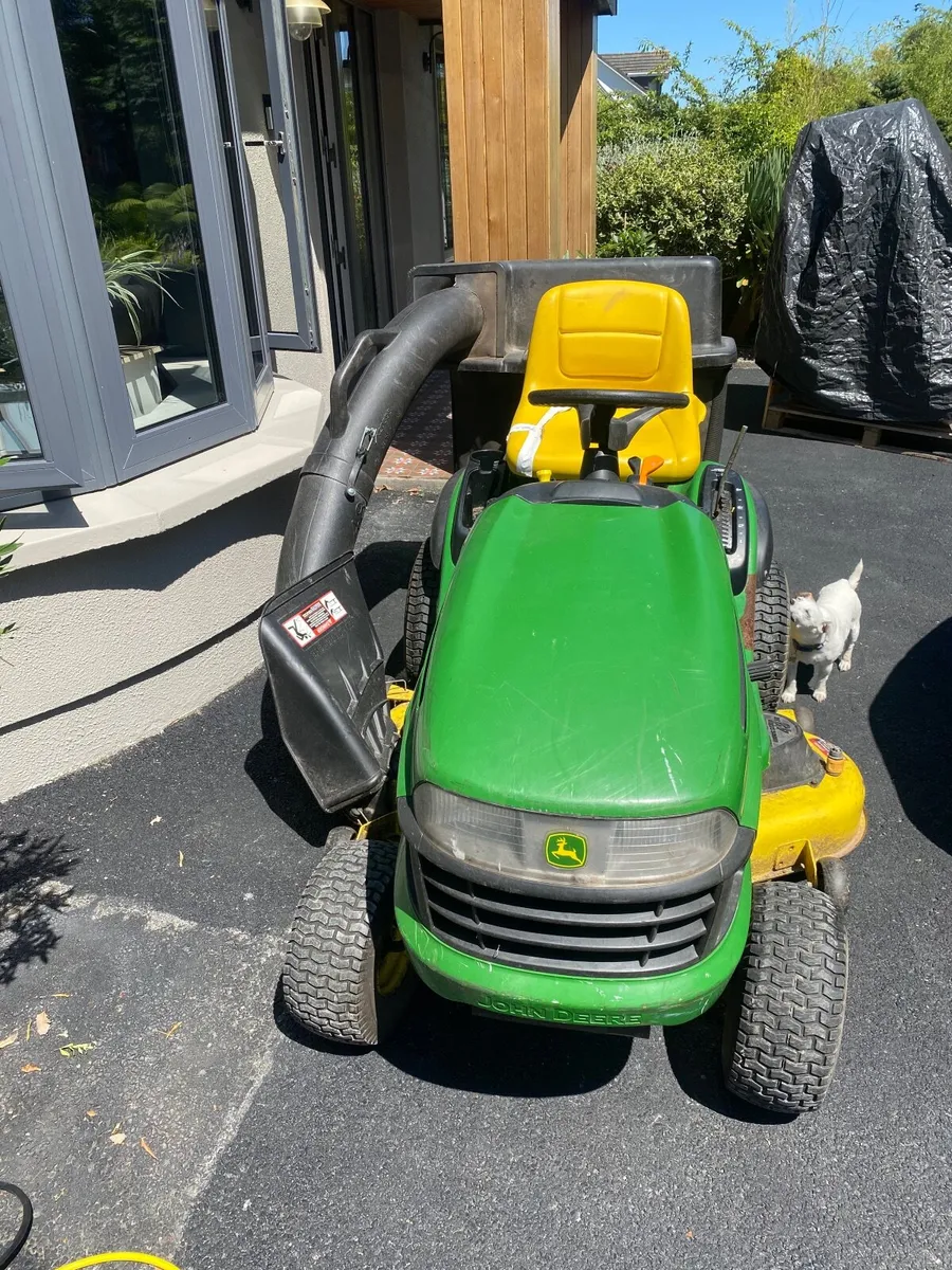 Ride on Lawnmower John Deere 48 inch cut - Image 1