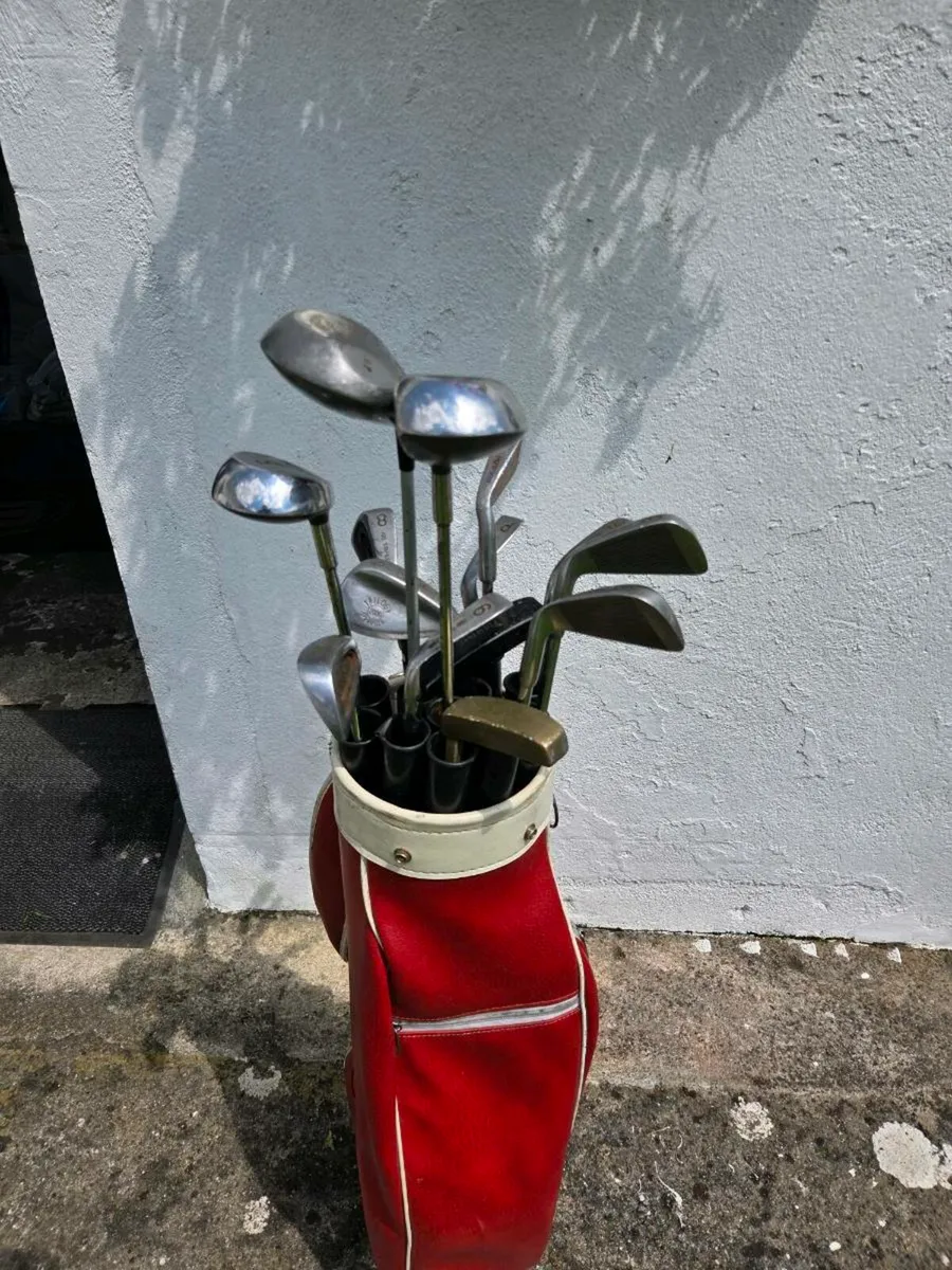 Golf clubs and bag - Image 1