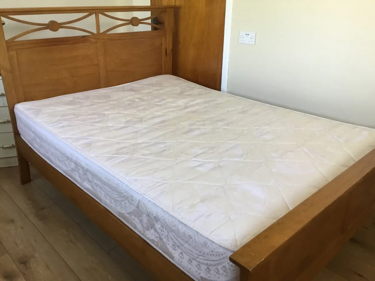 Double sized bed  (4 foot 6inches wide and 78.5 in - Image 4