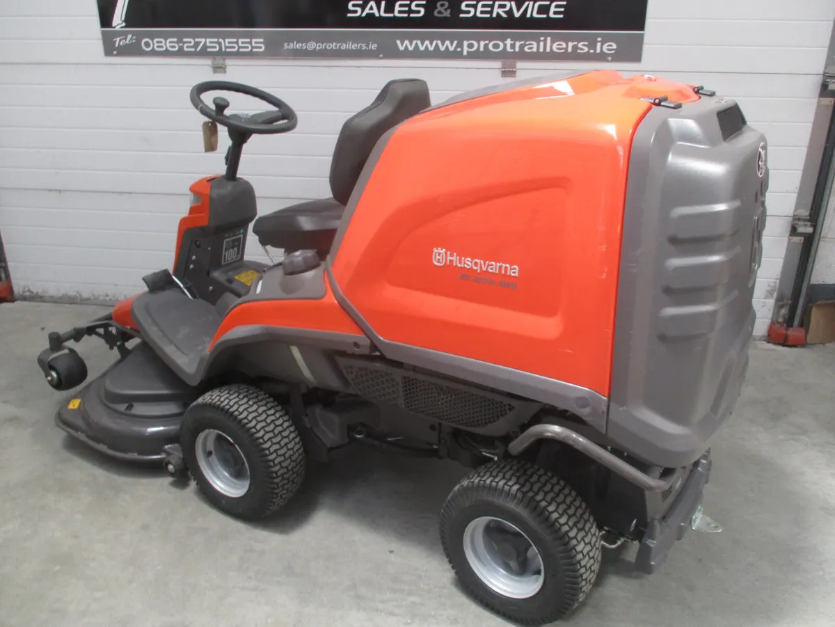 Husqvarna Rider Collector Mower 4X4 - Image 3
