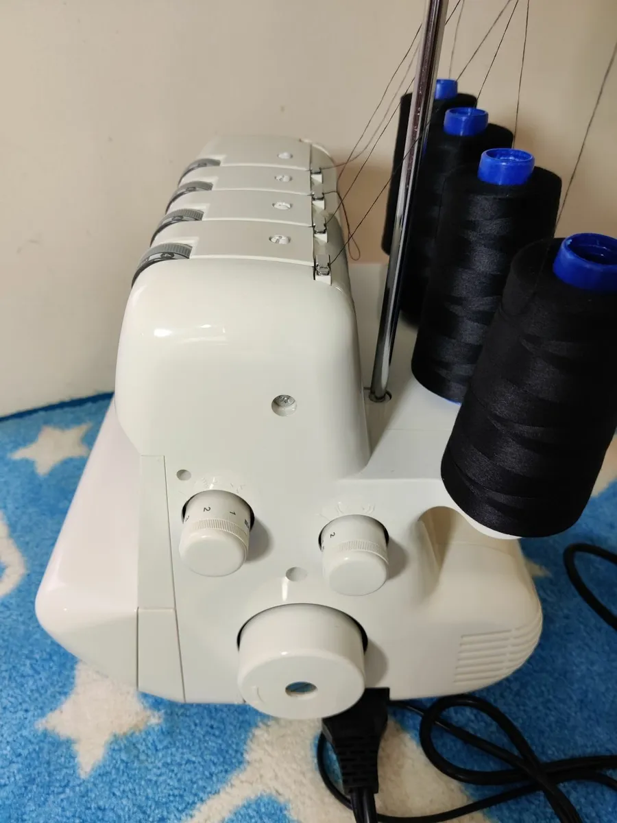 Overlocker machine - Image 4