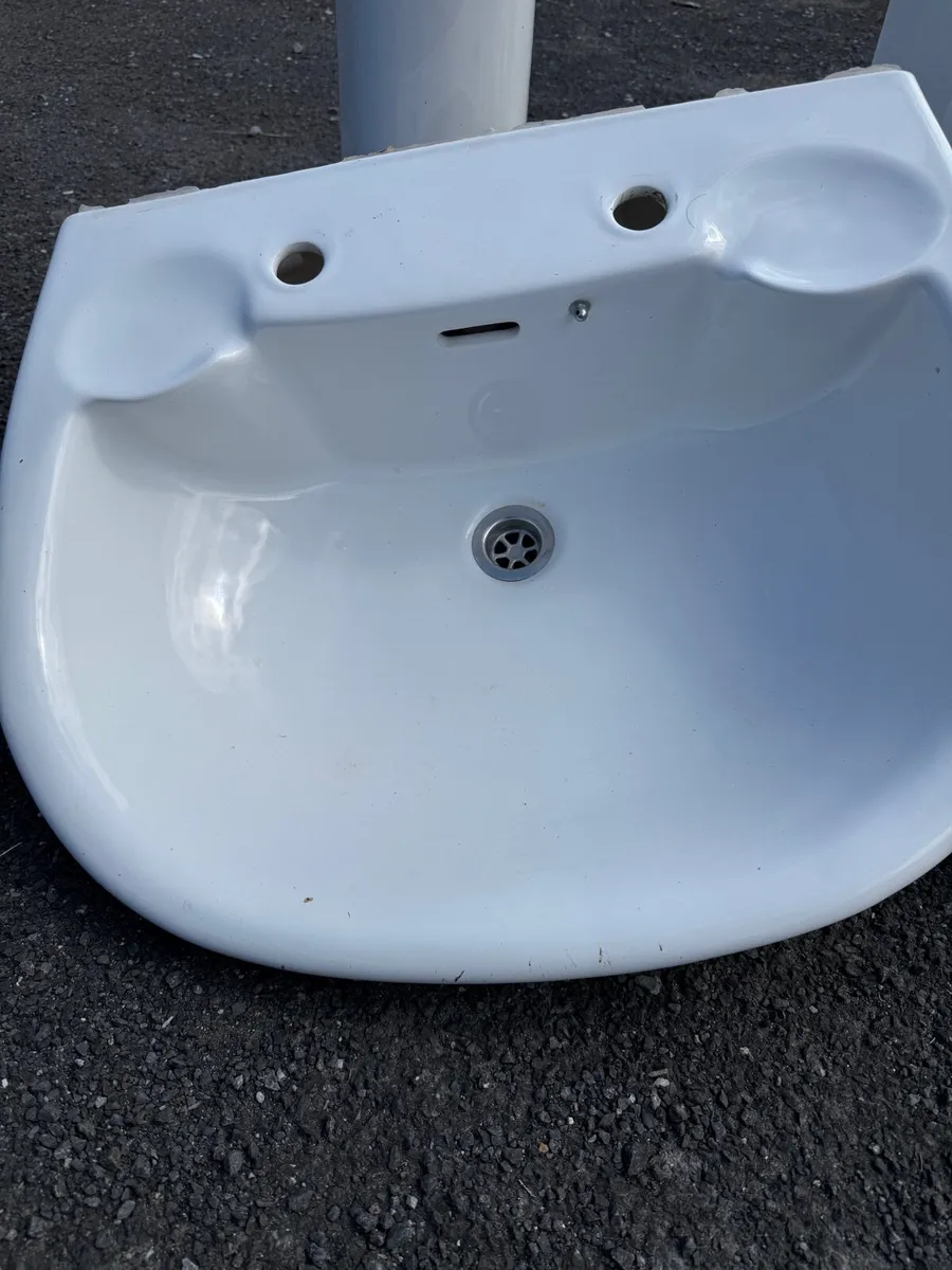 Sinks Bathroom porcelain - Image 3