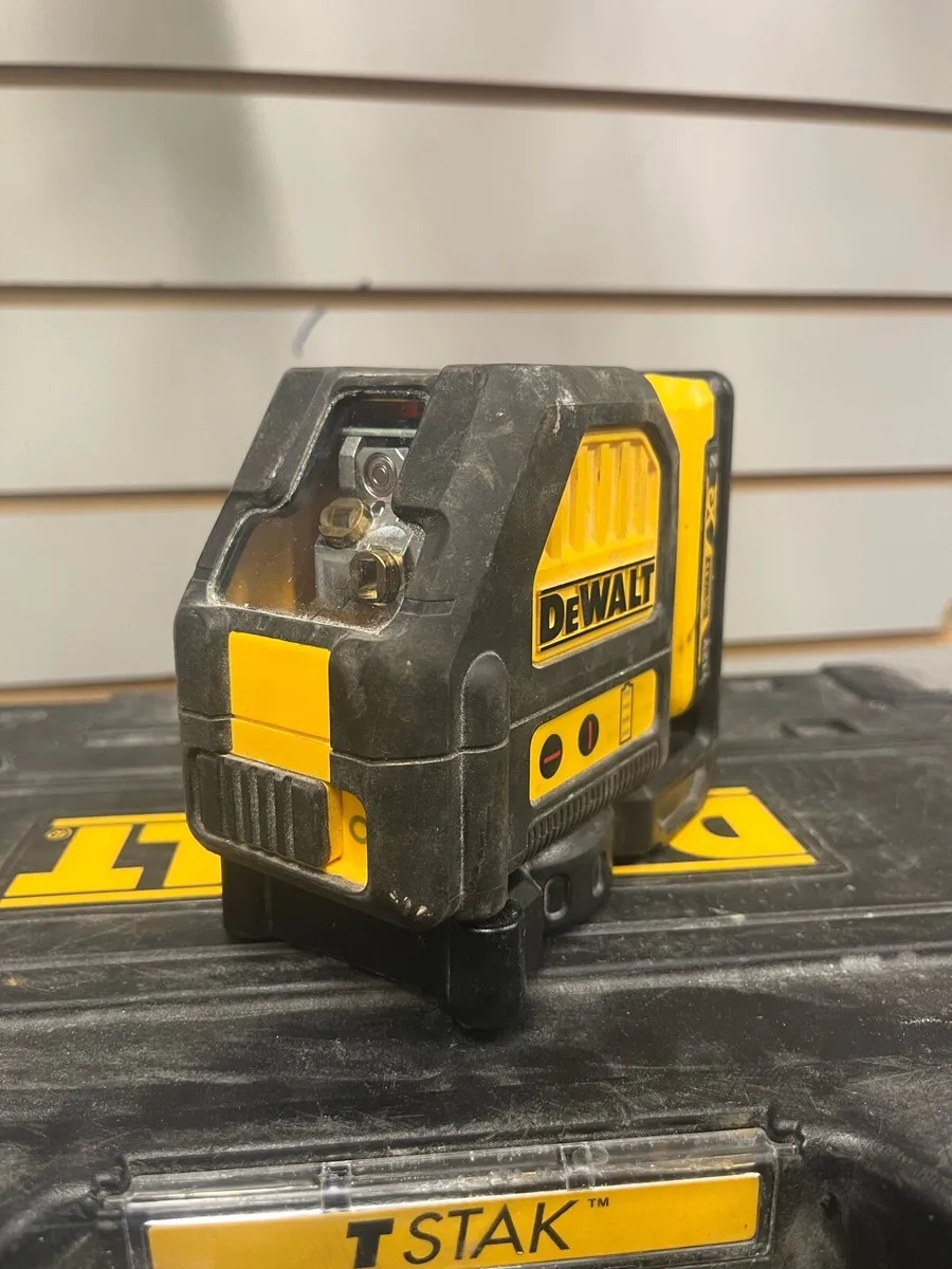 DeWalt 12v Red Laser - Image 1