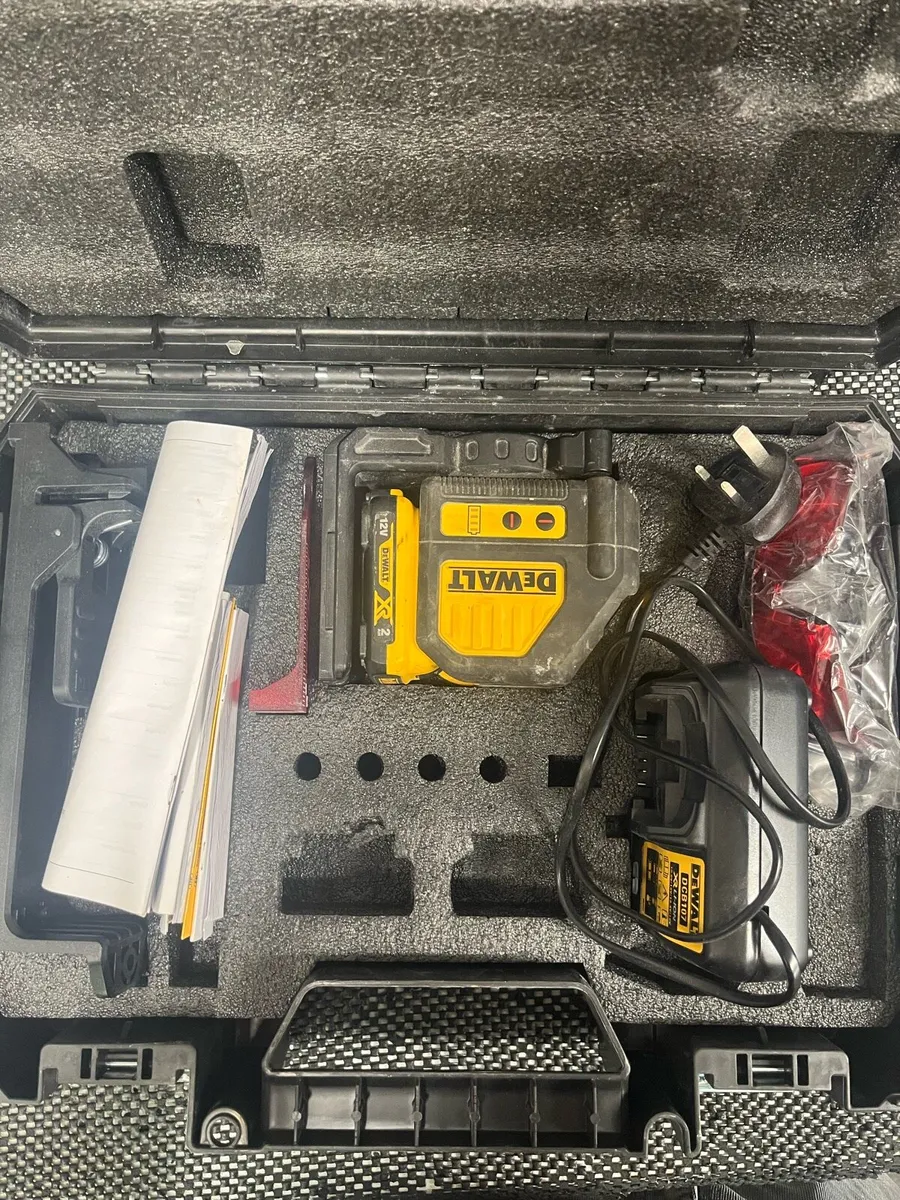 DeWalt 12v Red Laser - Image 2