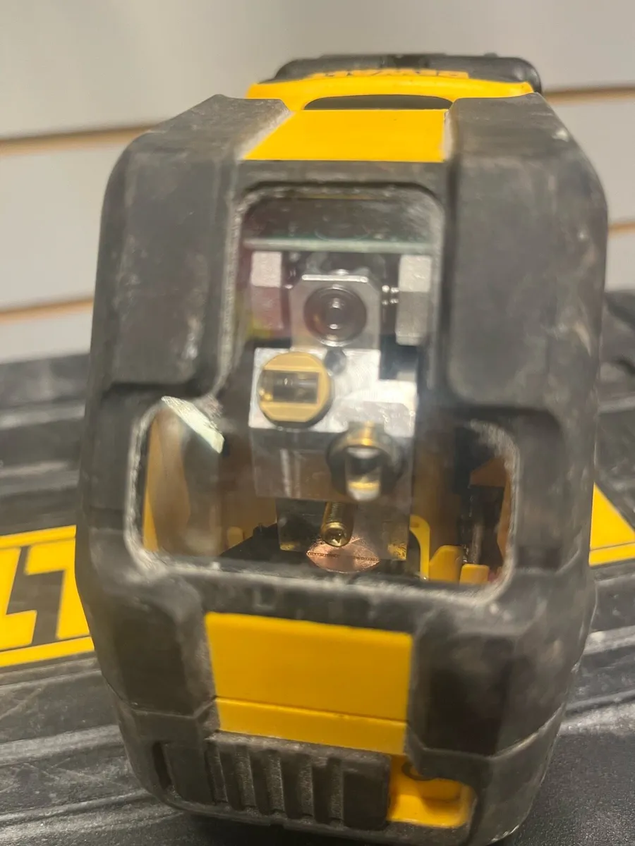 DeWalt 12v Red Laser - Image 4