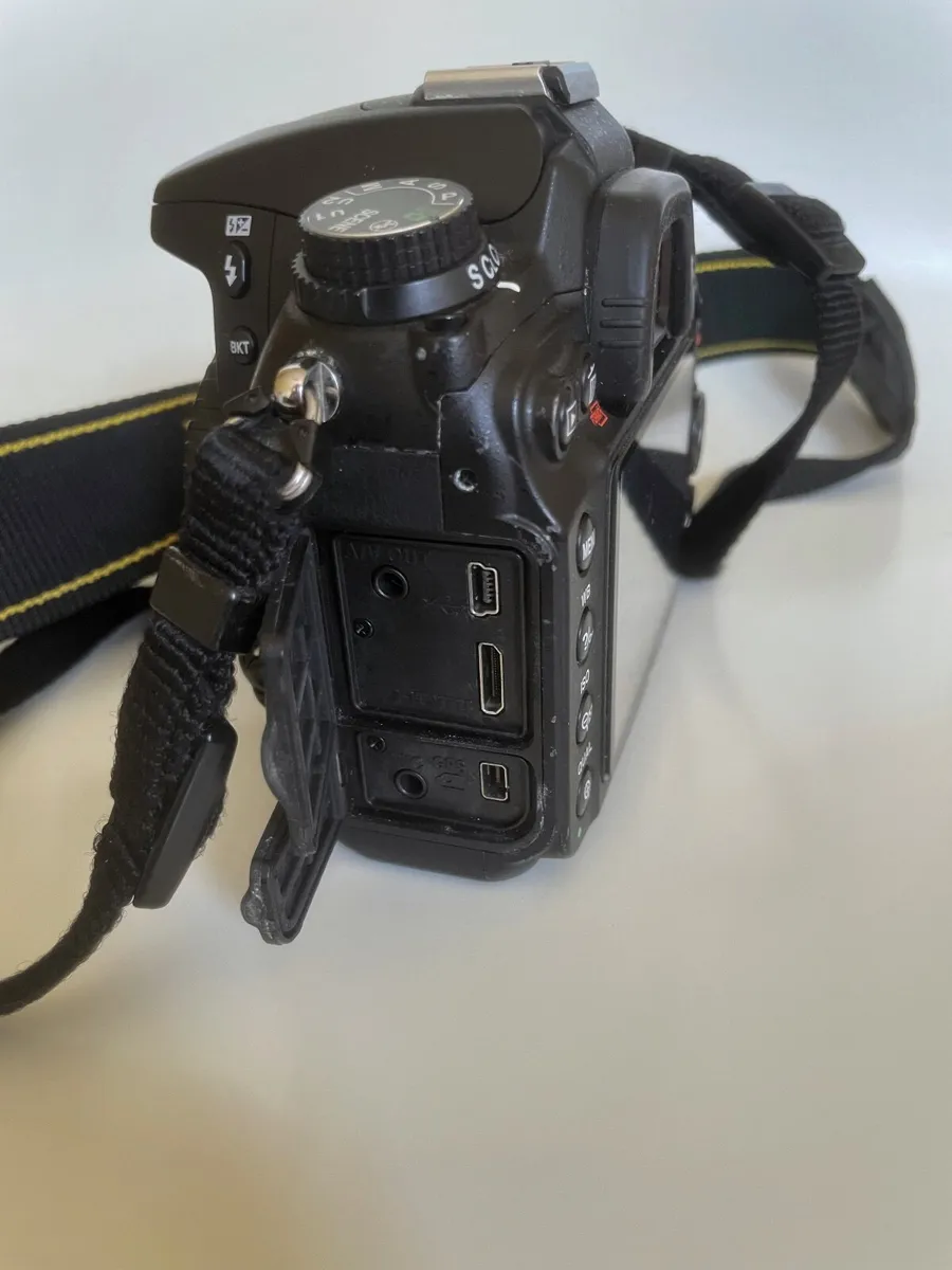 Great Condition Nikon D7000 Body Only - Image 2