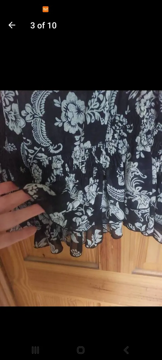 Black and white floral top (free post) - Image 3