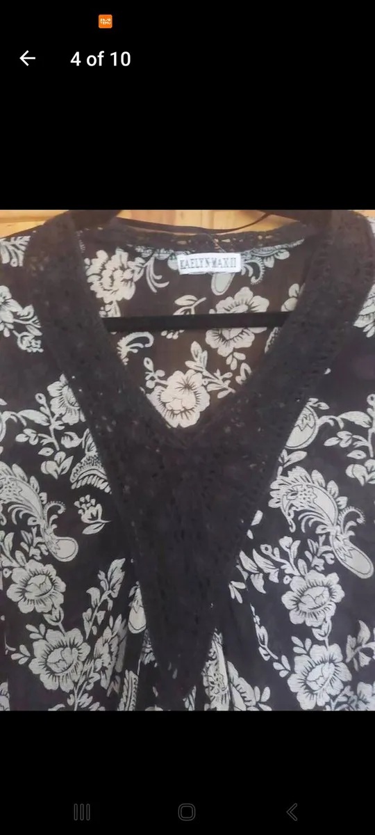 Black and white floral top (free post) - Image 4