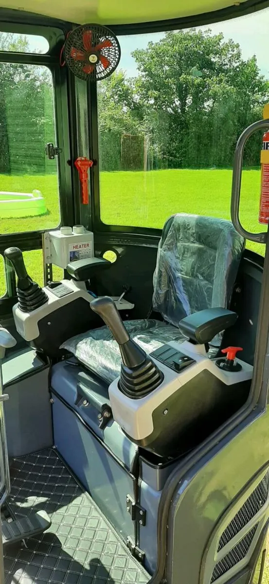 1.6 ton mini digger brand new - Image 3