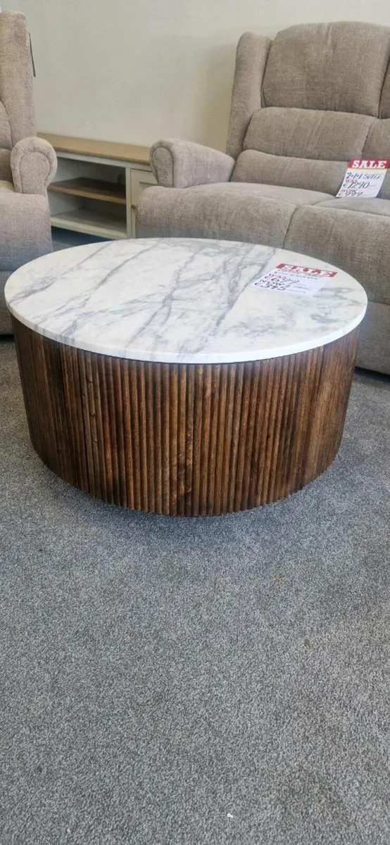 Round coffee table - Image 1