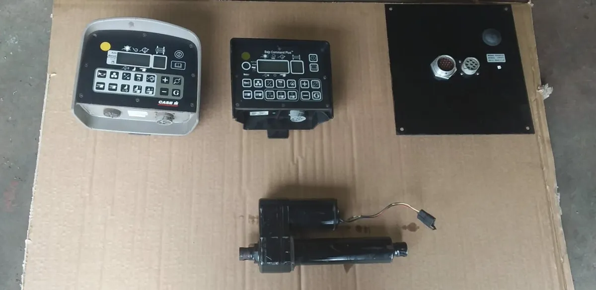 New Holland round baler parts - Image 1