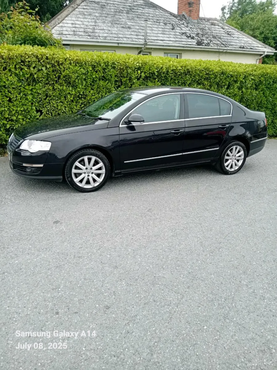 VOLKSWAGEN PASSAT..LOW MILEAGE..FULL HISTORY - Image 1