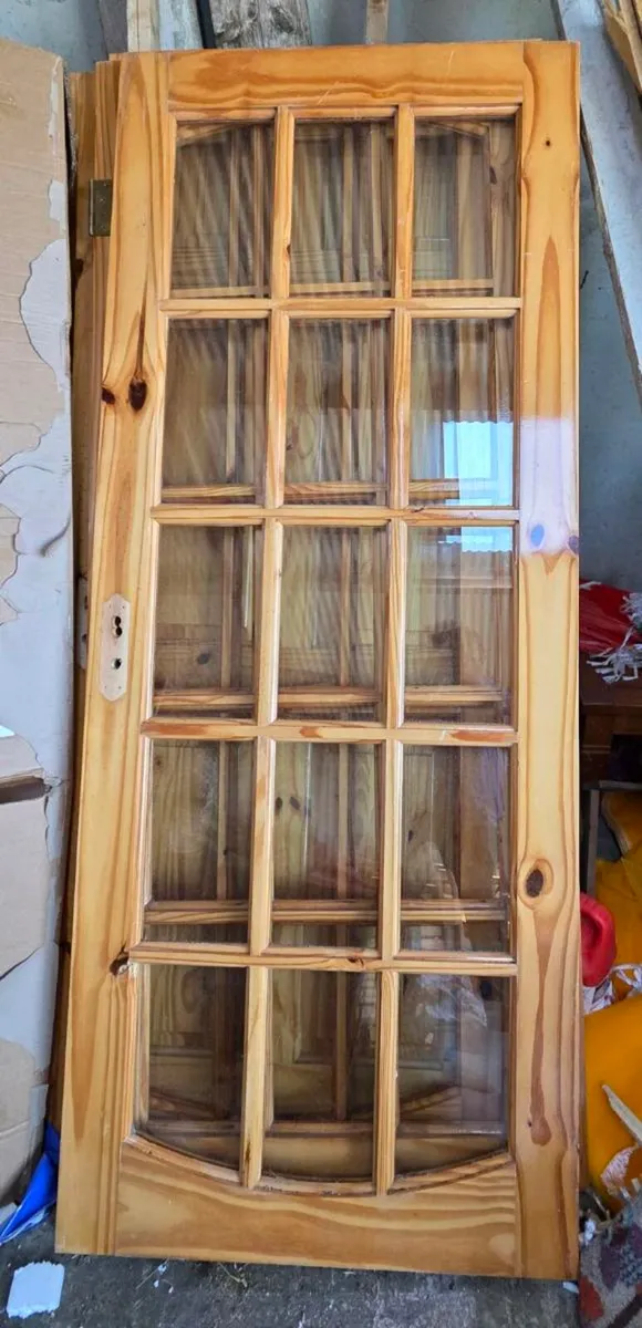 Doors with glass panels - Image 2