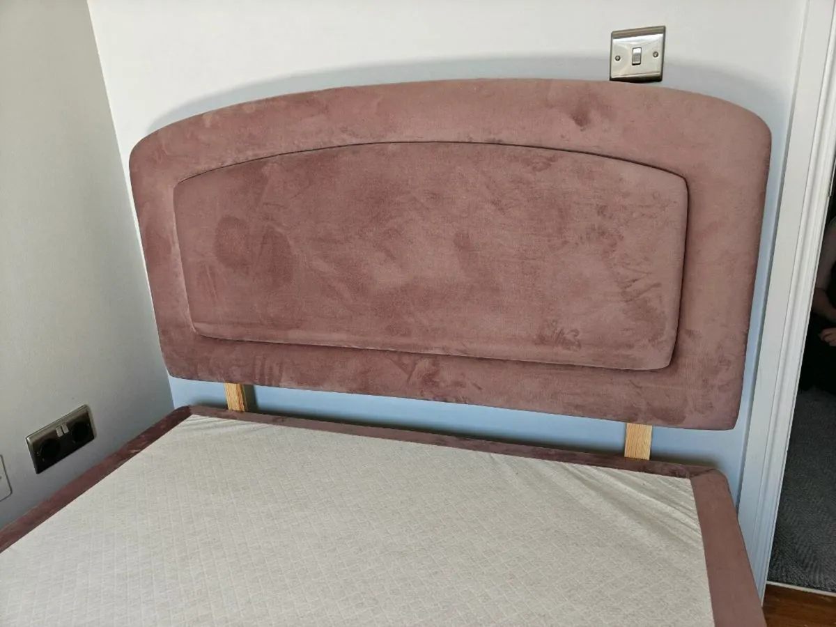 Small double divan bed incl headboard - Image 4