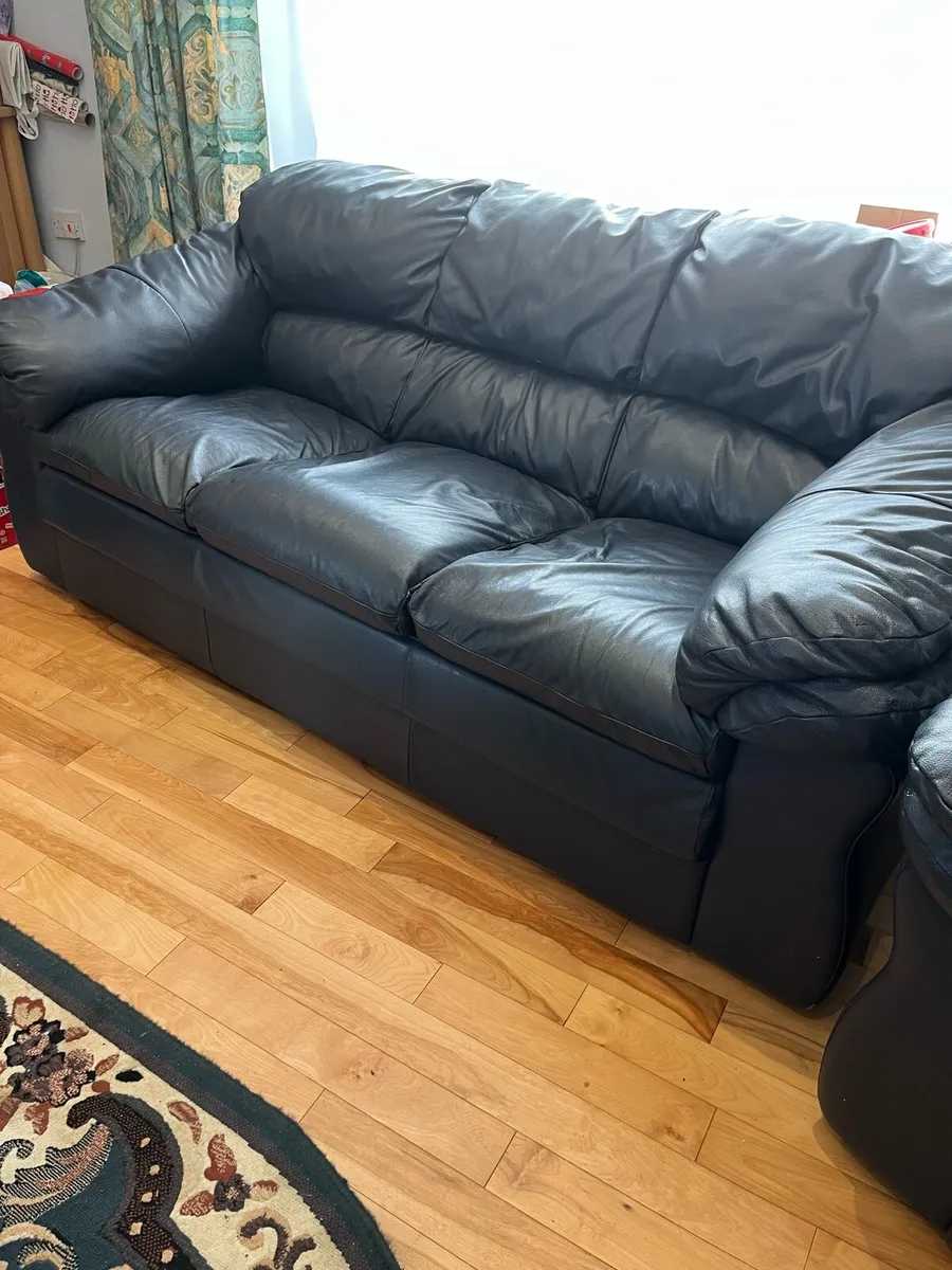 Couch and armchairs - Image 4