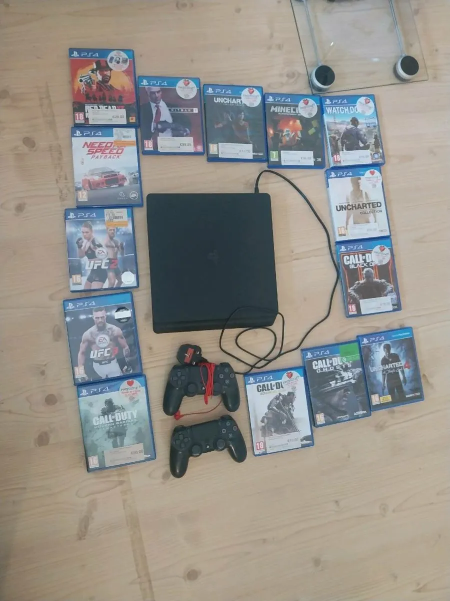 PS4, 2 controllers, 14 games
