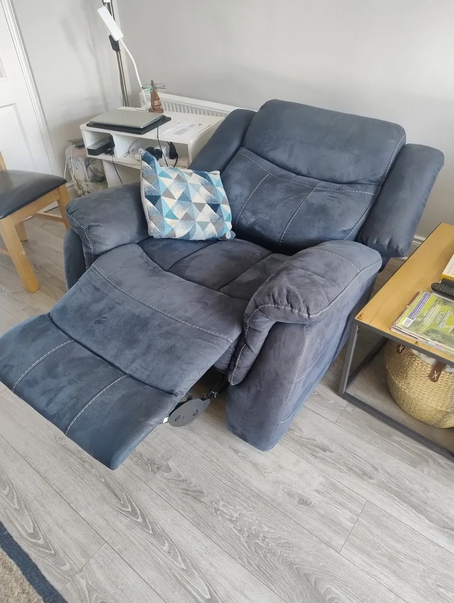 Reclining chair - Image 1
