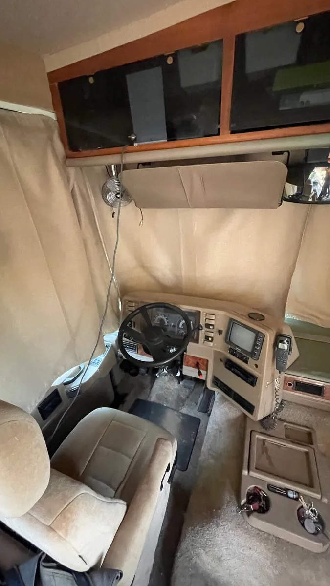 1996 Winnebago Vectra – A class american motorhome - Image 3