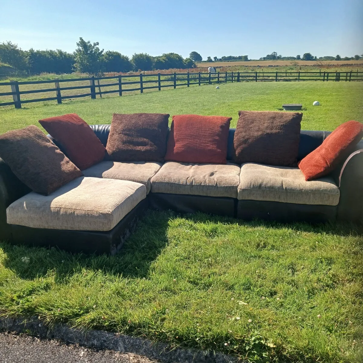 Couch - Image 4