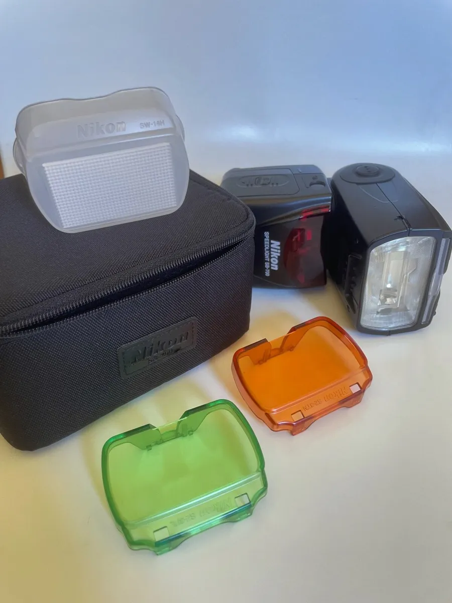 Nikon Speedlight SB-700 - Image 1