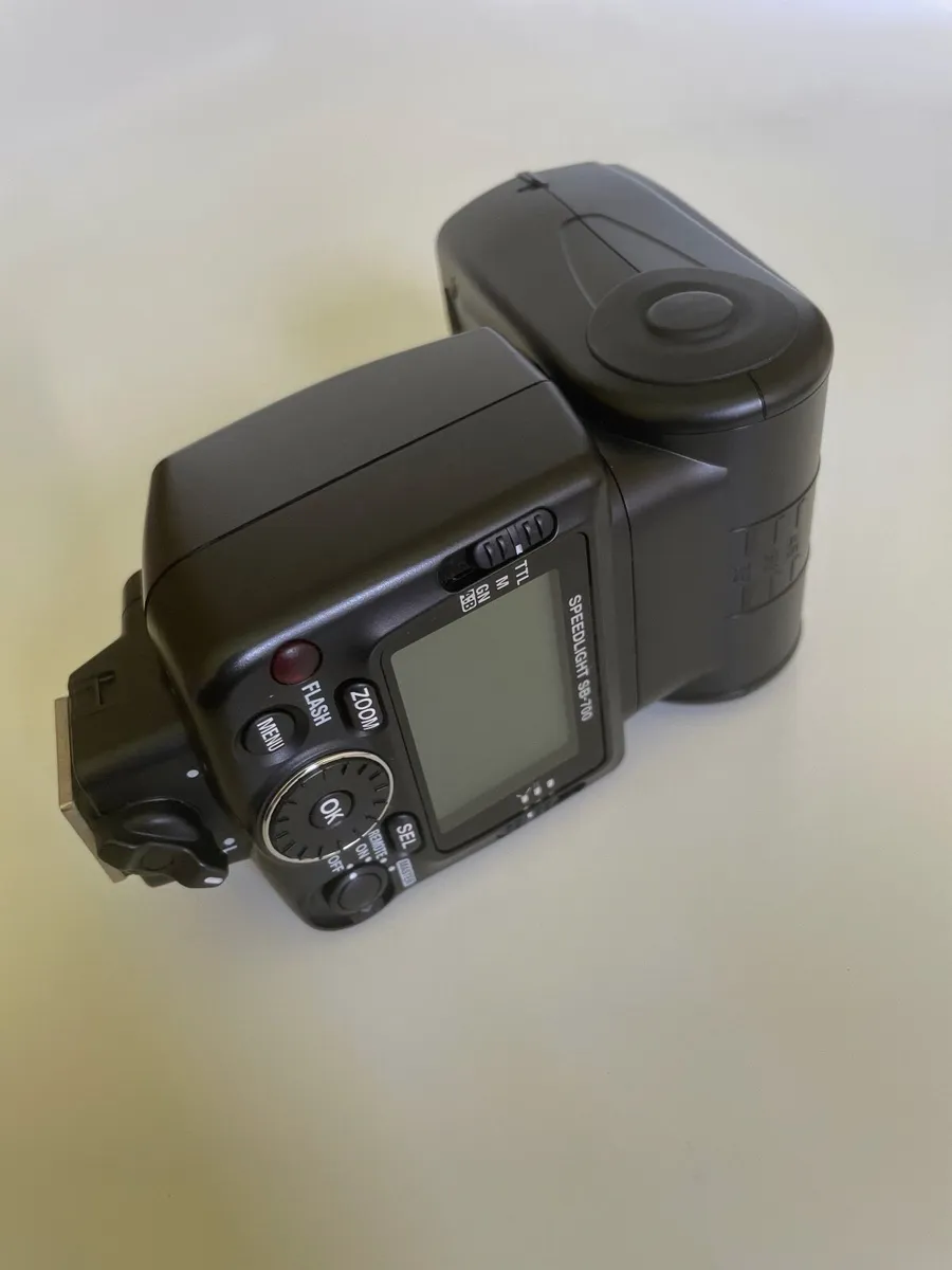 Nikon Speedlight SB-700 - Image 3