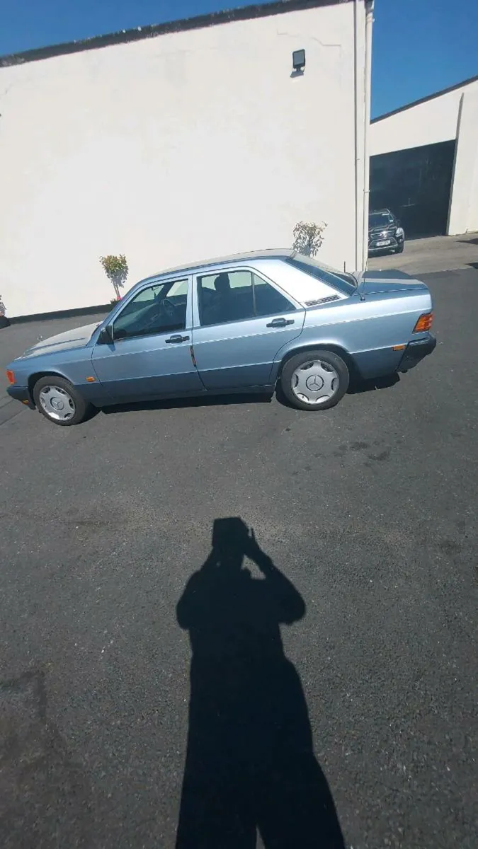 Mercedes 190 E petrol - Image 2
