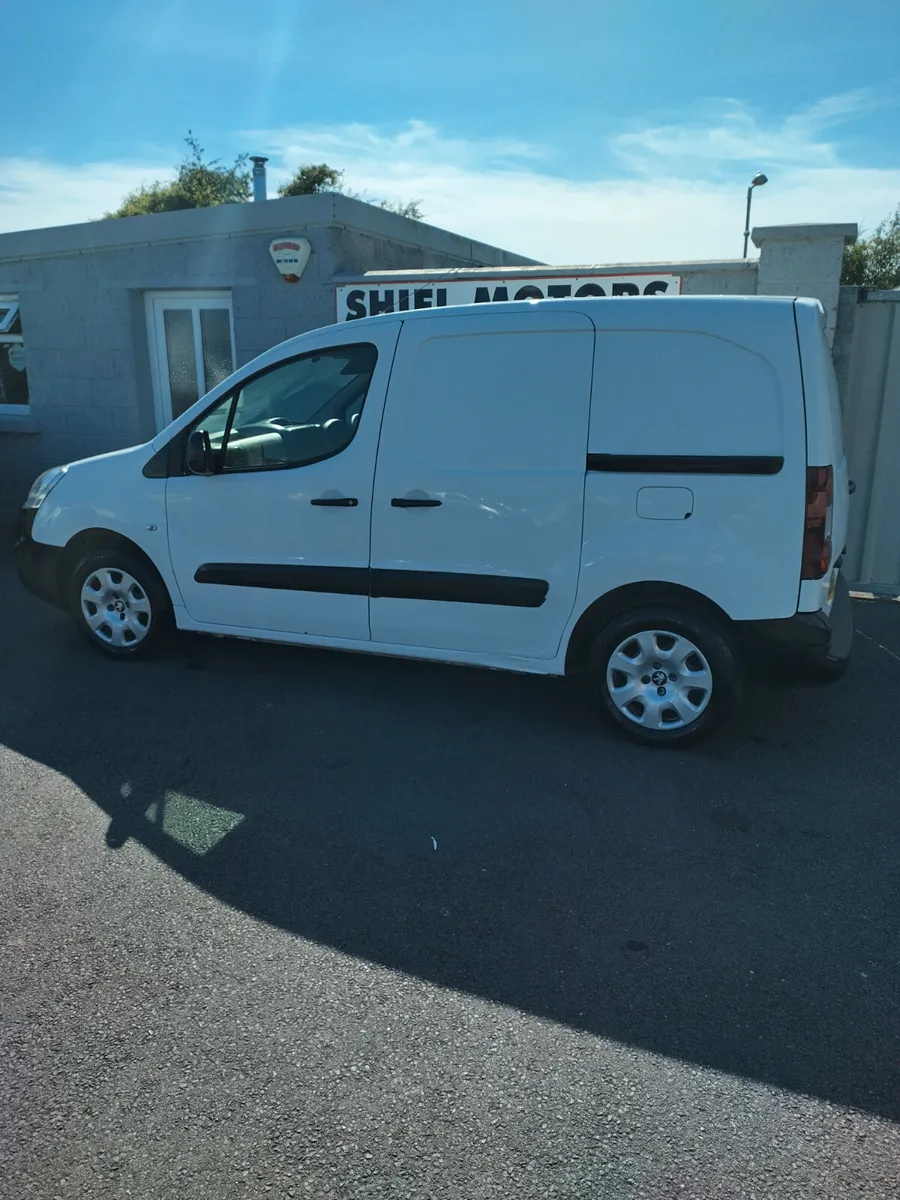 PARTNER 2018 3 SEATER - Image 3