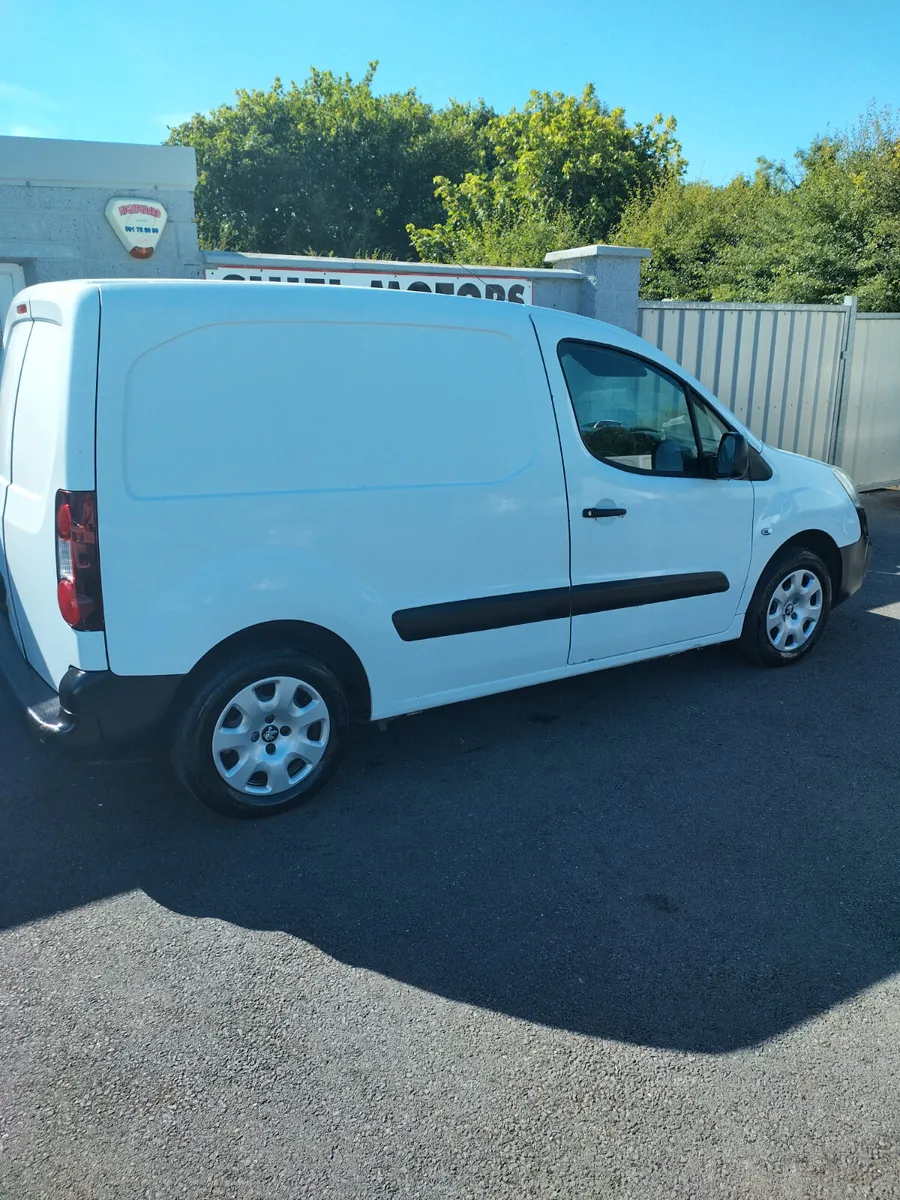 PARTNER 2018 3 SEATER - Image 1
