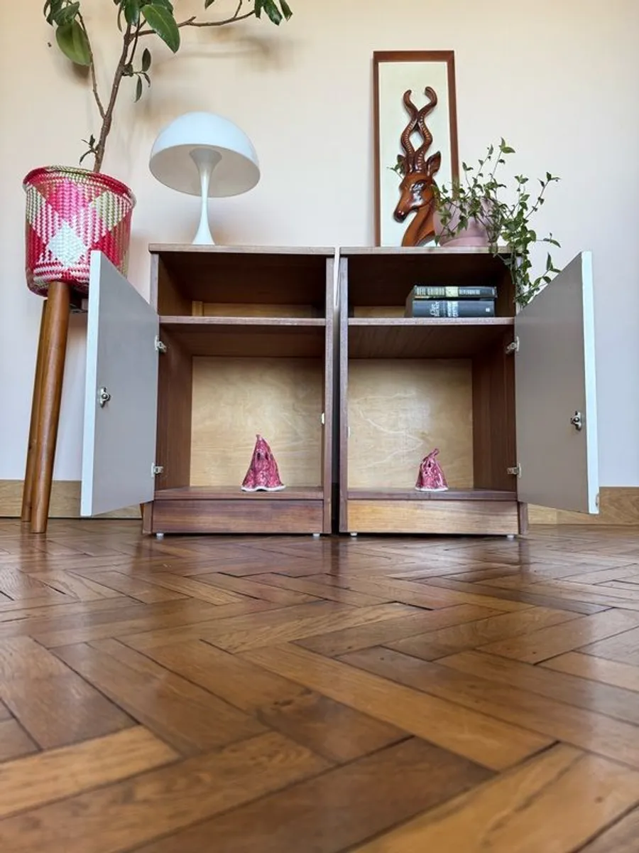 Vintage bedside lockers mid century - Image 2