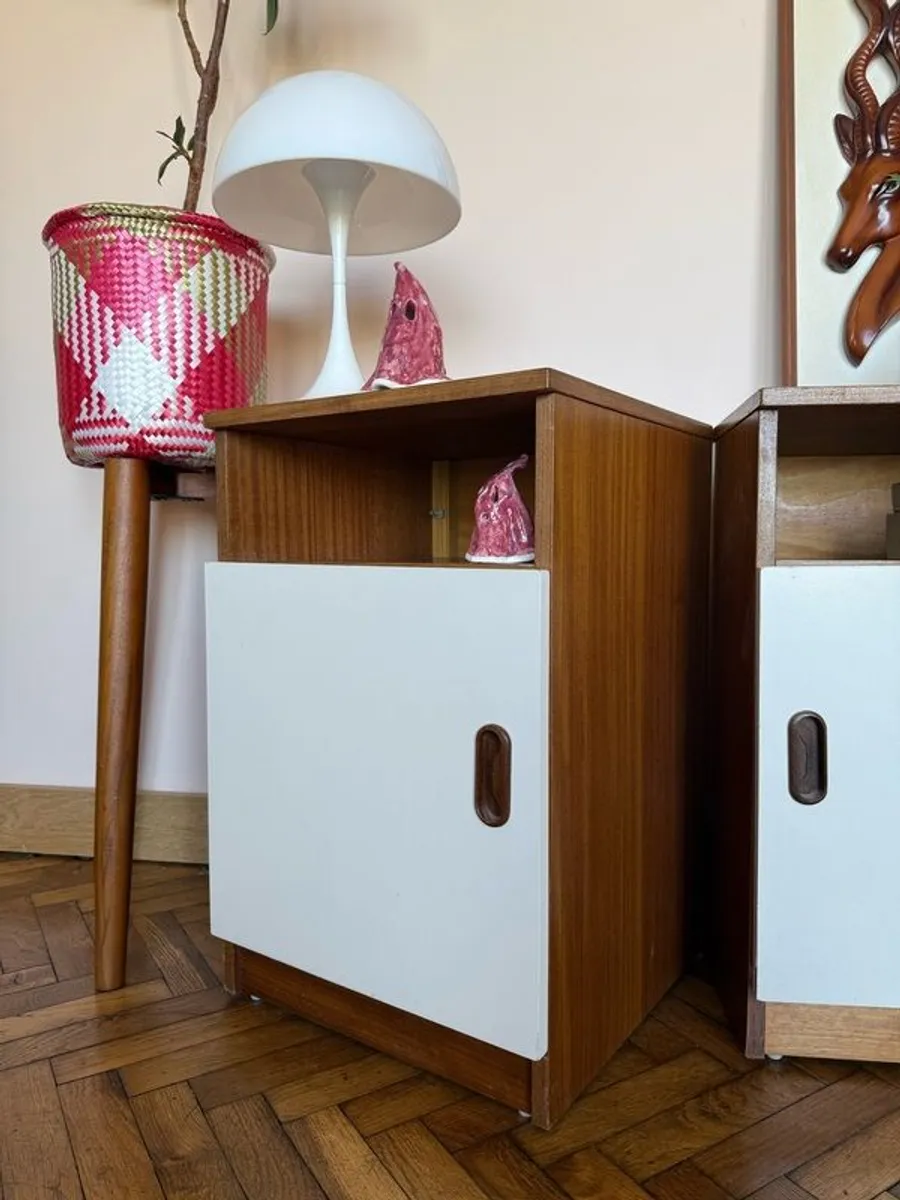 Vintage bedside lockers mid century - Image 4