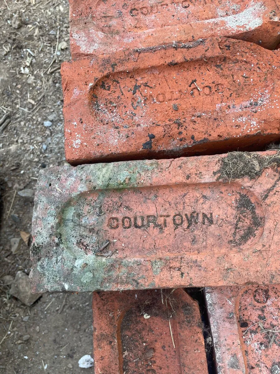 Salvaged red brick - Image 4
