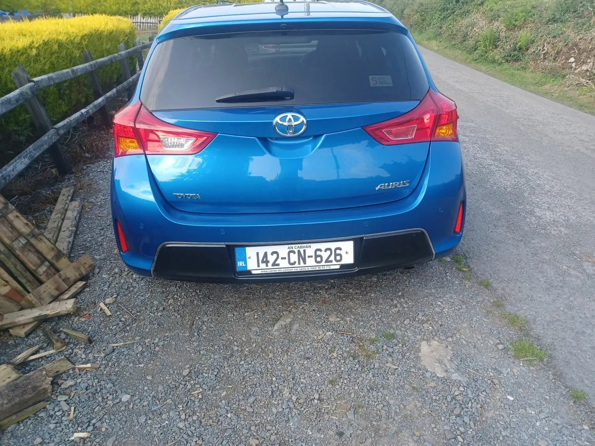 Toyota Auris 2014 - Image 2