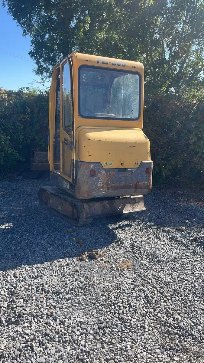 Volvo 1.7 ton digger - Image 3