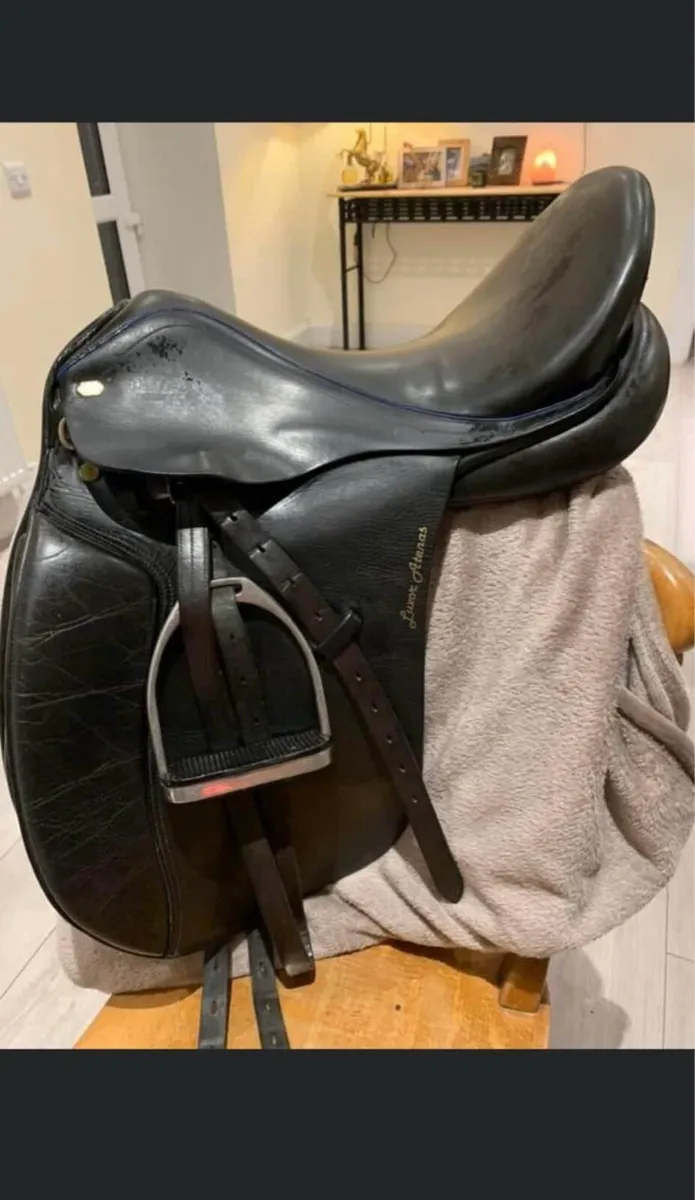 Immaculate Dressage saddle✅ - Image 1