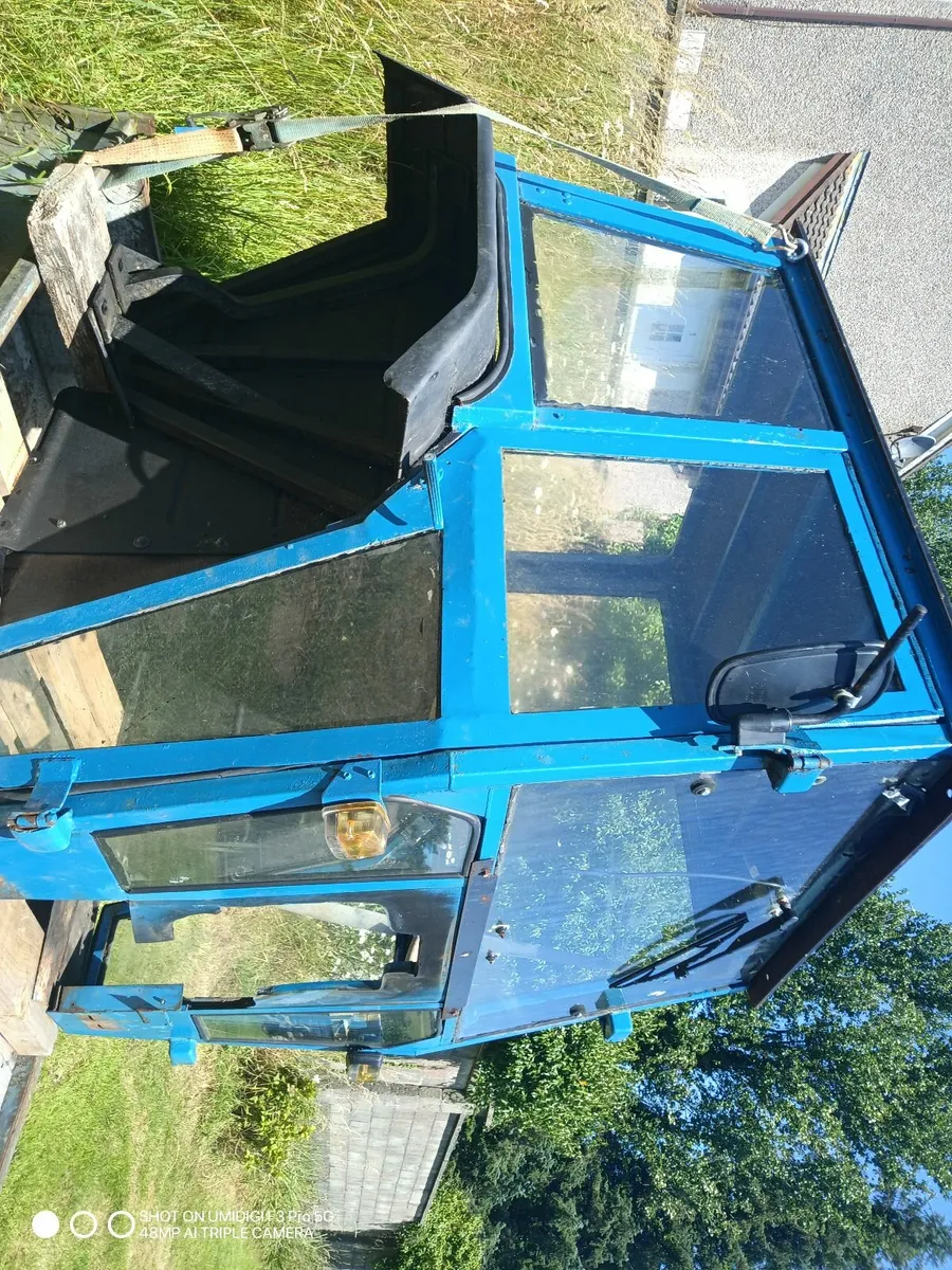 Tractor cab - Image 3