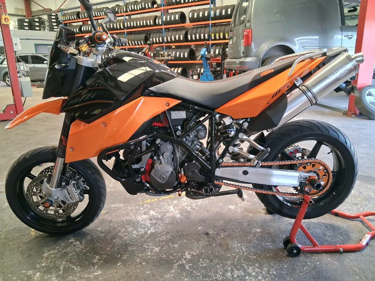 KTM 990 SM LC8 2010 - Image 2