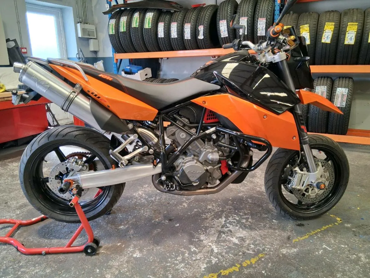 KTM 990 SM LC8 2010 - Image 4