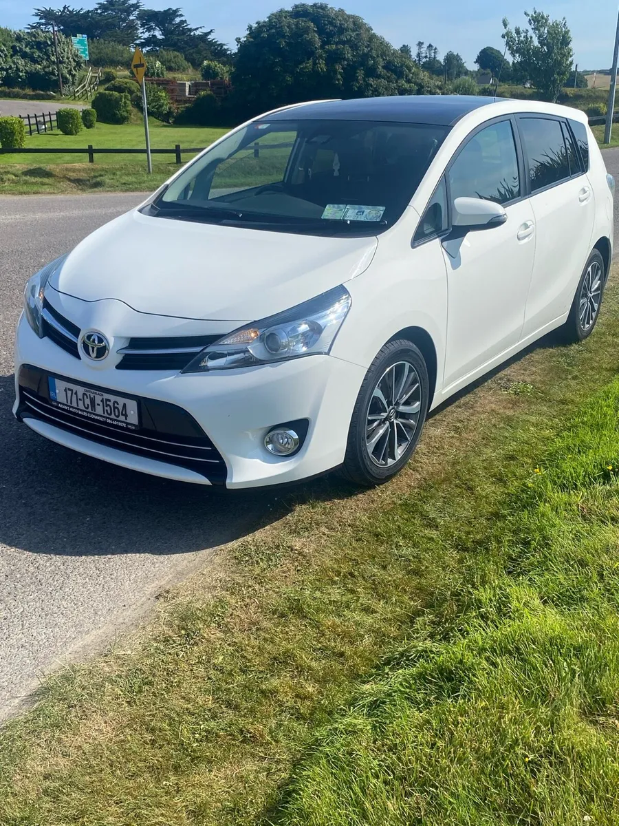 CLEAN COROLLA VERSO 7 SEATER DIESEL - Image 2